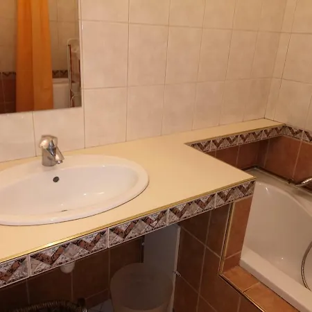 22 Rue Louis De Coppet *